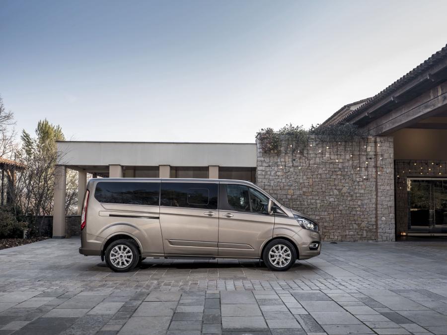  Ford Tourneo Custom LWB 2017 года  (WW) (фото 13 из 14)